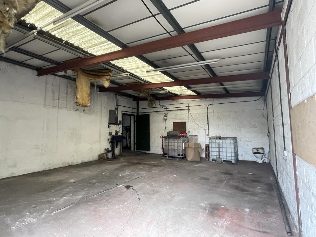 Lot: 48 - VALUABLE WORKSHOPS WITH OFFICES AND YARD AREA CLOSE TO TOWN CENTRE - Internal view of workshop